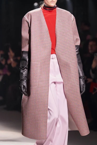 Look 17